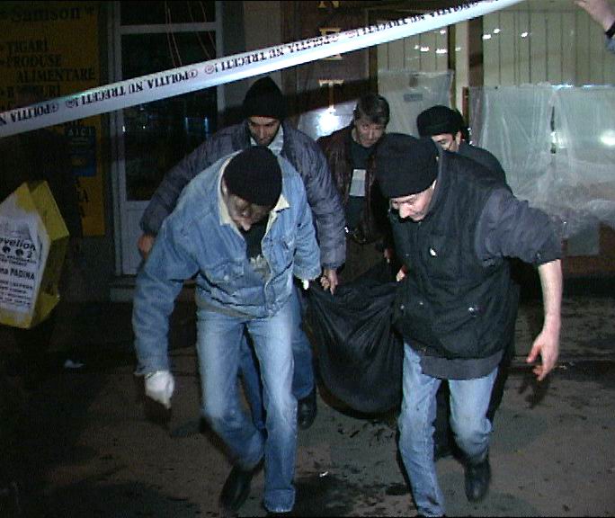Imagini de la atacul armat comis de Passaris, in 2001