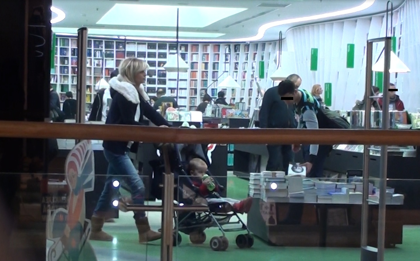 Prezentatoarea a preferat sa faca cumparaturile de una singura