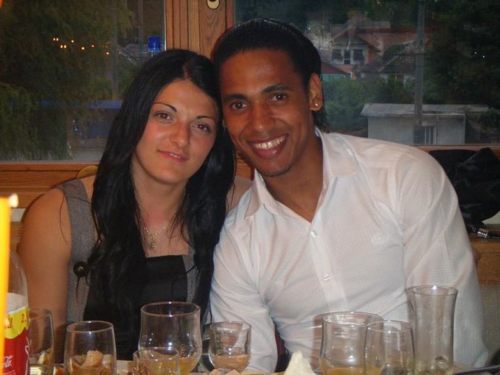 Eric s-a casatorit ci o romanca, iar cei doi au un copil