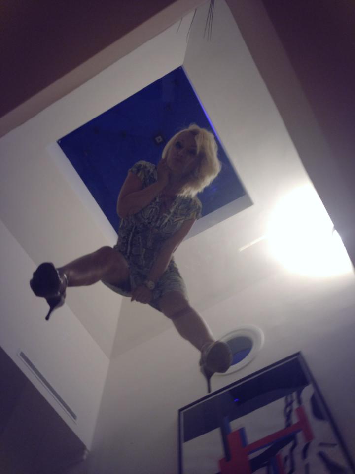 Daiana Feher si-a deschis un magazin de pantofi in Satu Mare