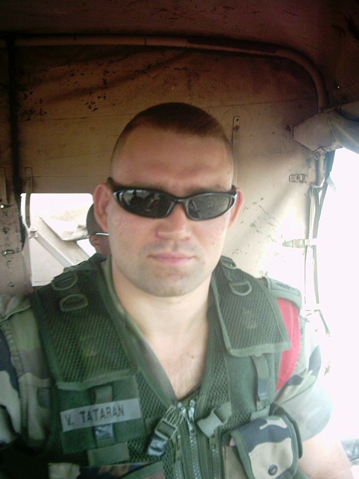 Leo in costum de camuflaj