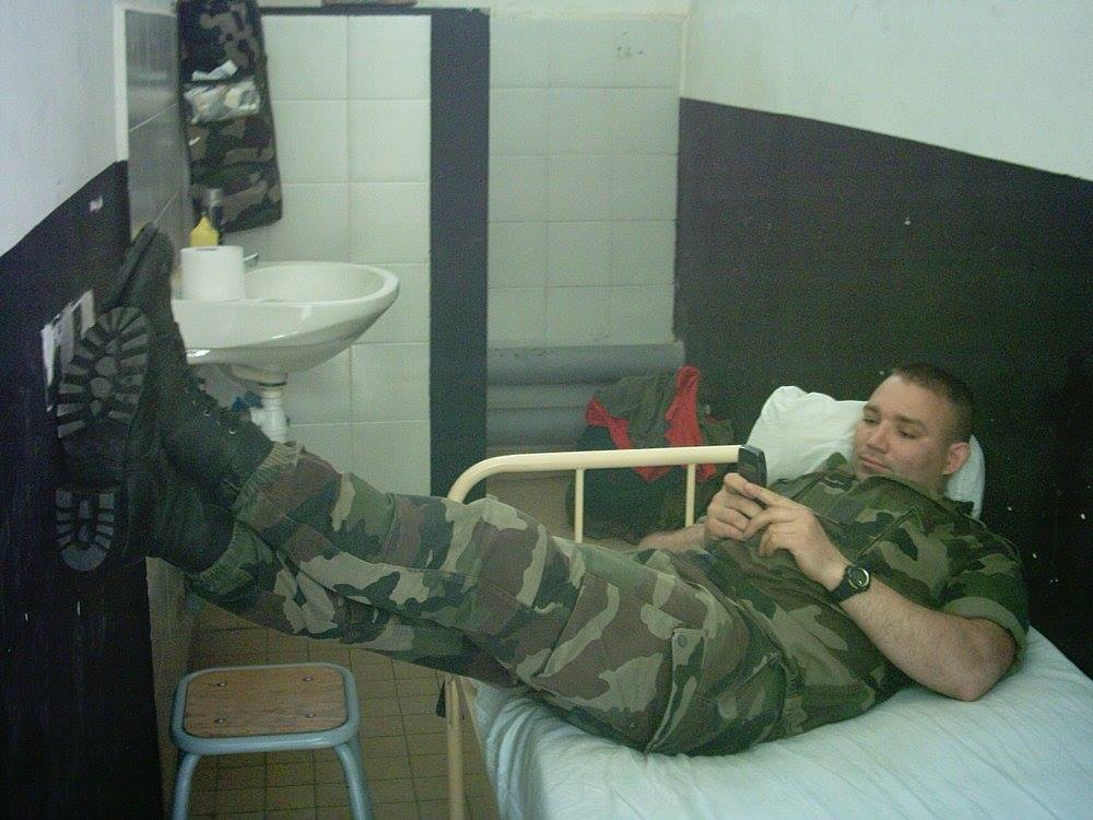 Tanarul in perioada cand a fost bagat la carcera, deoarece a plecat din Legiune ca sa se casatoreasca