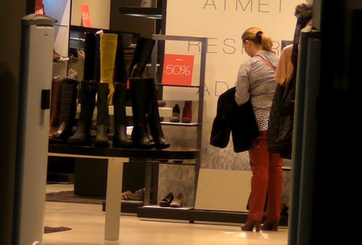 Cornelia Rednic a luat la puricat toate rafturile de incaltaminte