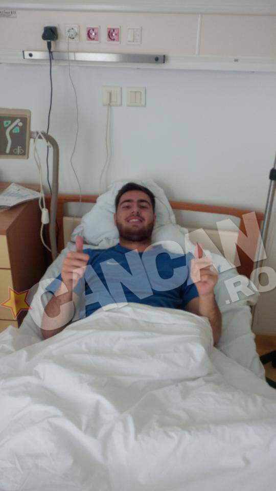 Valentin Cojocaru zambeste si este inconjurat de familie si prieteni pe patul de spital