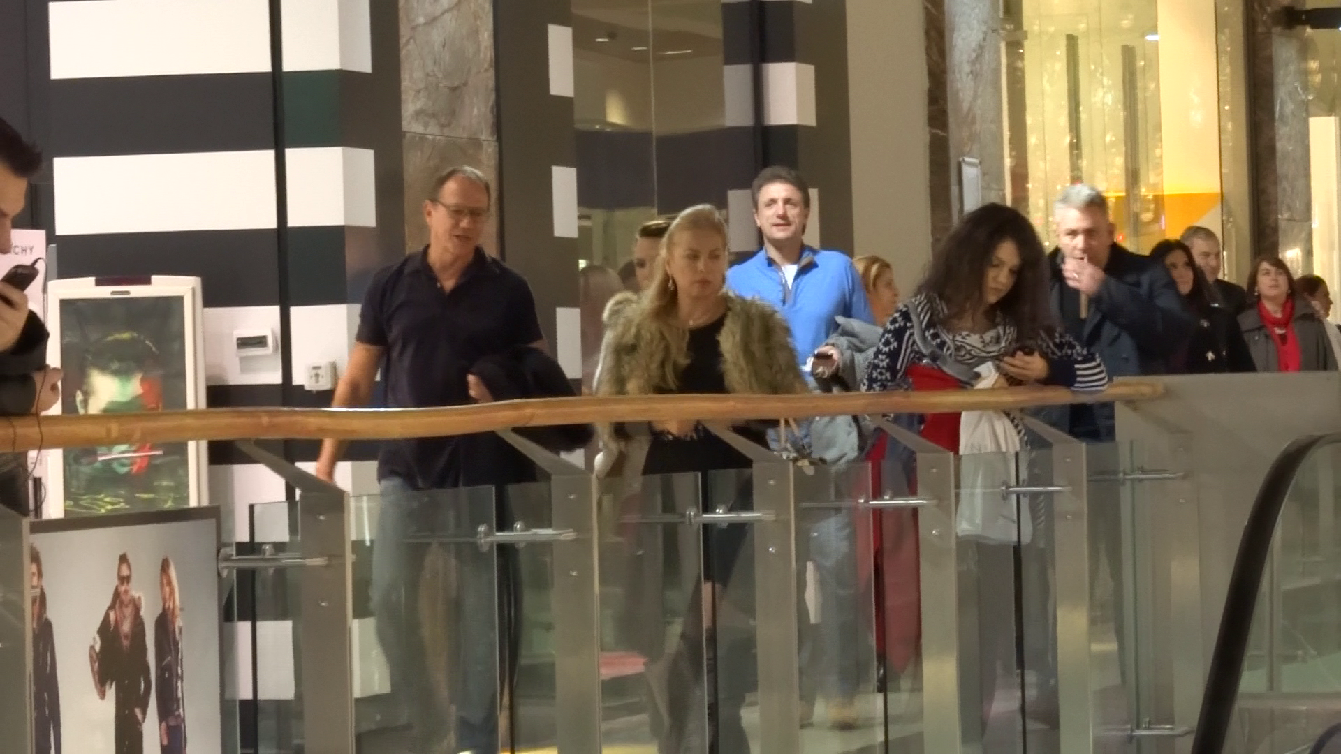 Gica Popescu a iesit la o plimbare in mall cu un prieten