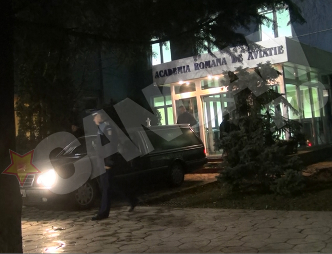 Dupa cateva zeci de minute, masina ajuns la Academia Romana de Aviatie