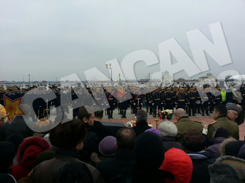 Onoruri militare pentru studenta de la medicina