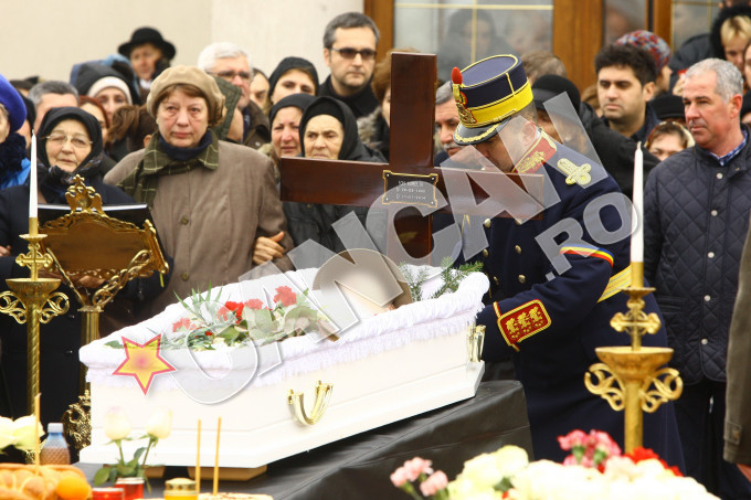 Aurelia Ion a fost inmormantata astazi cu onoruri militare