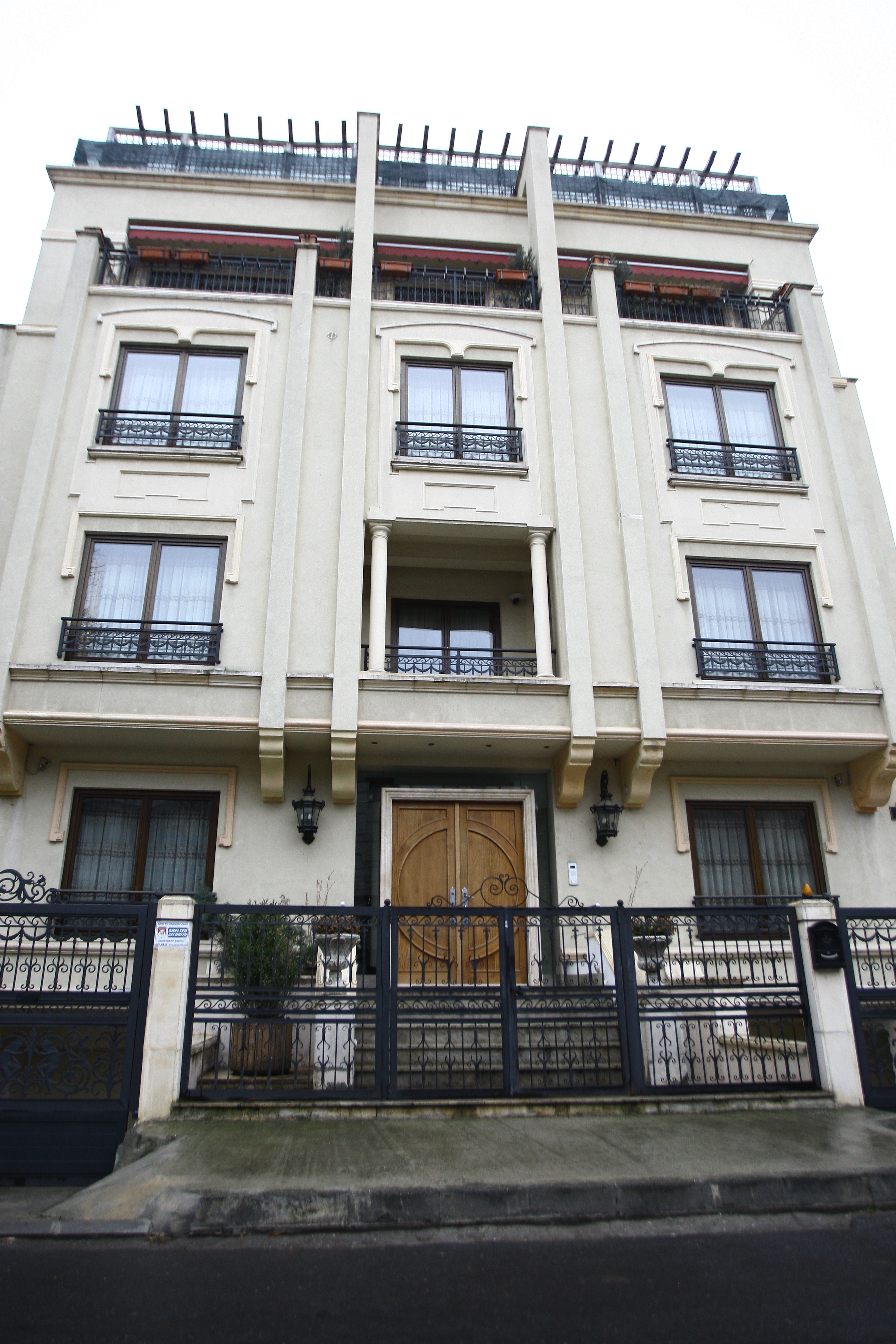 Casa in care locuieste politicianul arata ca un adevarat muzeu