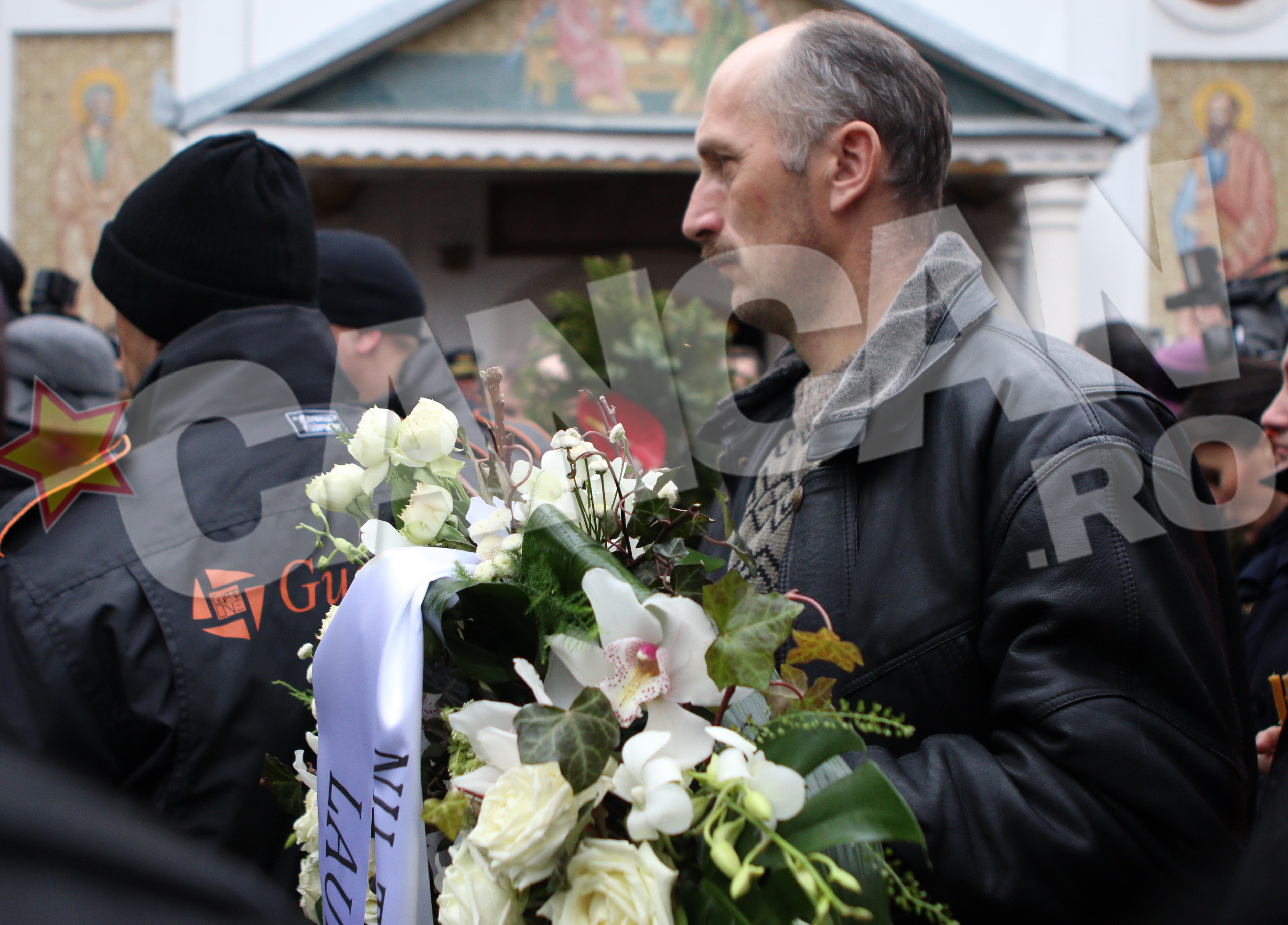 Satenii care au ajuns primii la supravietuitori au facut un efort in plus si au venit si la inmormantare