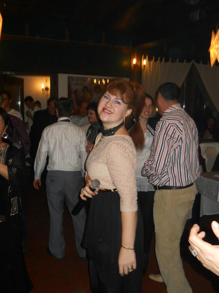 Dupa ce a inhalat prea mult fum la o petrecere, cantareata a ajuns de urgenta la spital