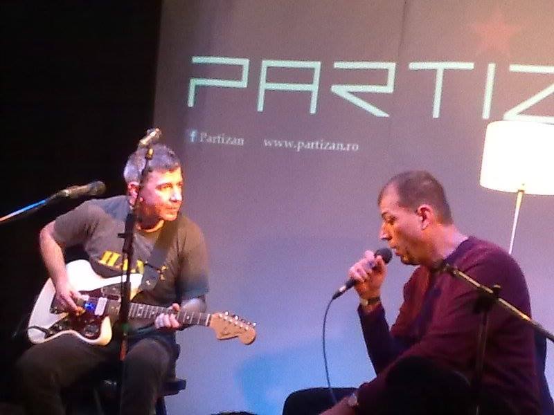 Partizan la o emisiune la postul de radio Guerrilla