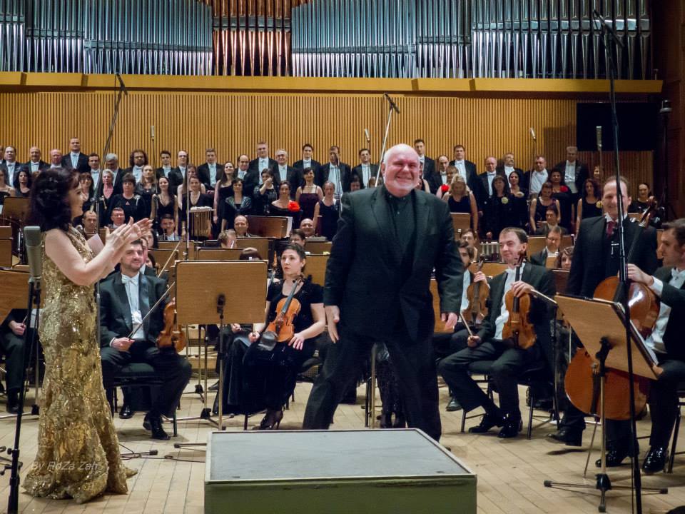 Solistul ne-a spus ca viata lui se imparte intre jobul de l acor si trupa Partizan