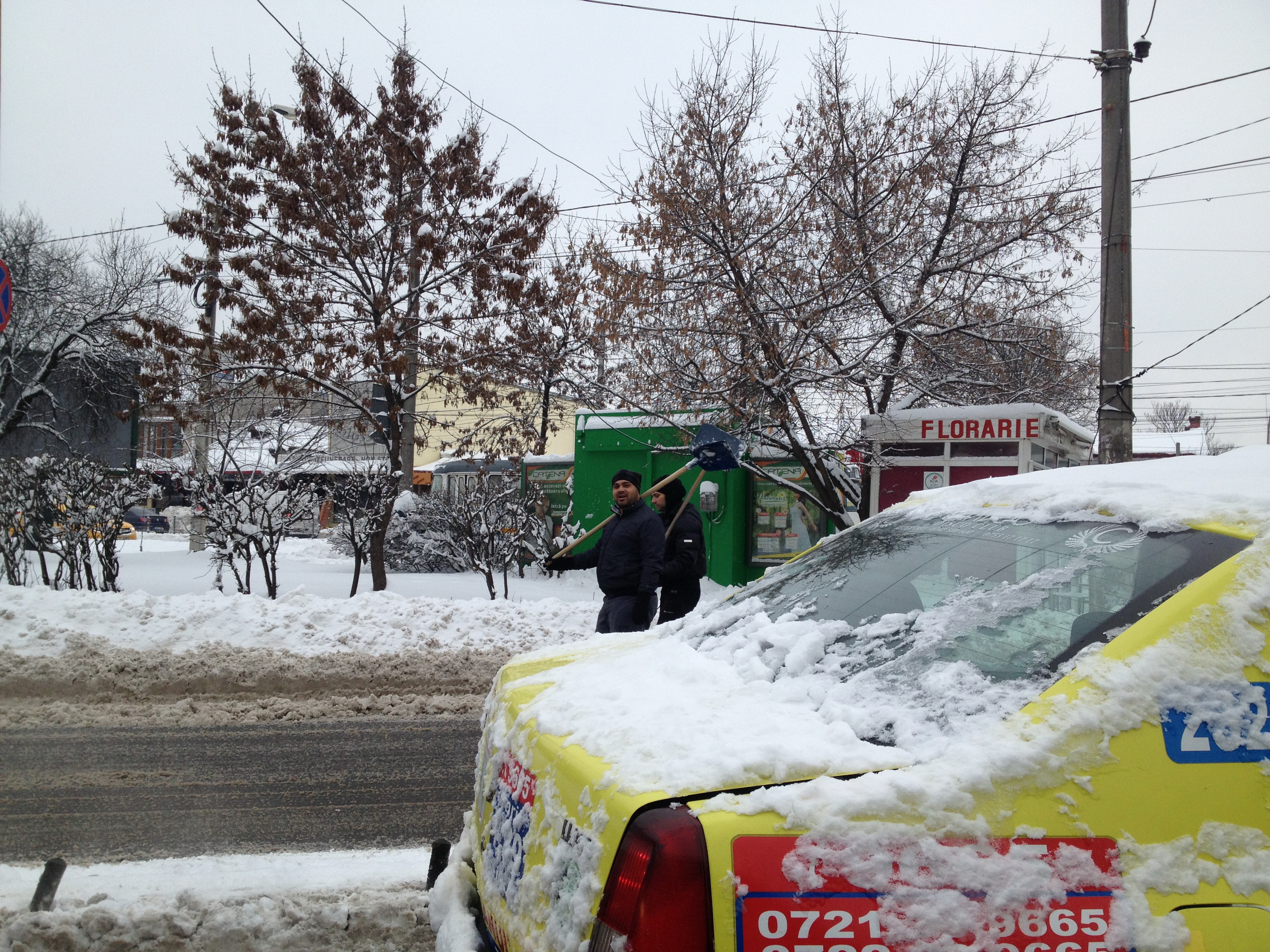 Perversu de pe Targu Ocna a plecat sa caute clienti inzapeziti