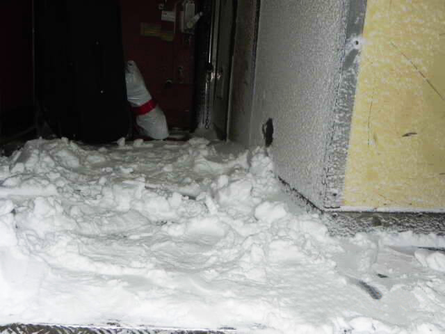 Un calator CFR a pozat zapada in tren