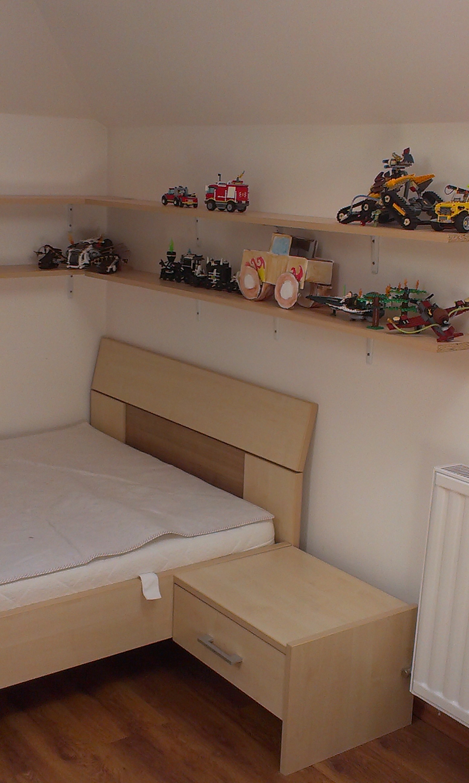 Aceasta era camera in care dormea micutul Albert atunci cand isi vizita tatal