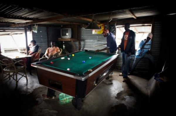 Asa arata unul dintre barurile din Migingo