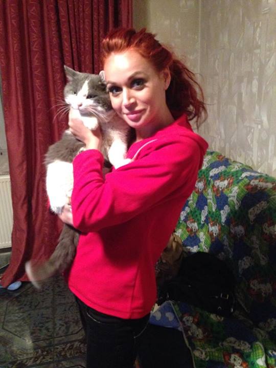 Ana si-a vopsit parul intr-o nuanta puternica