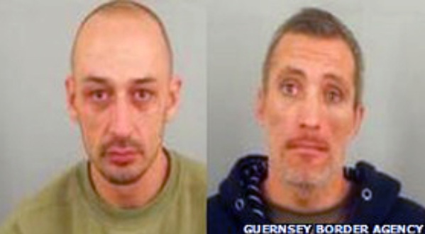 Razvan (stanga) a fost capturat de politistii britanici pentru trafic de droguri