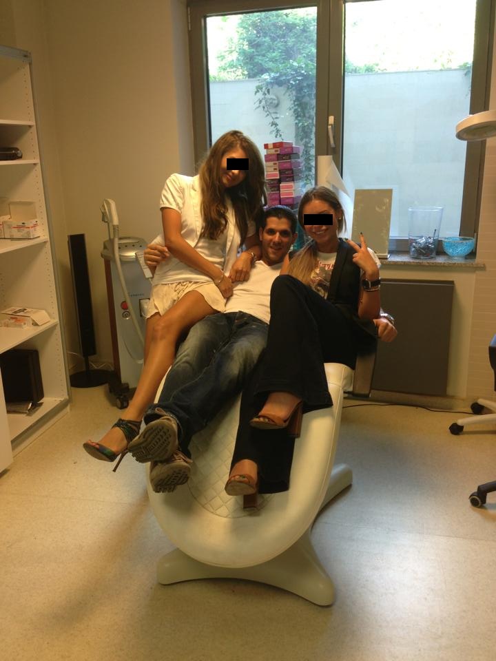 Tanarul medic estetician este mereu inconjurat de femei frumoase