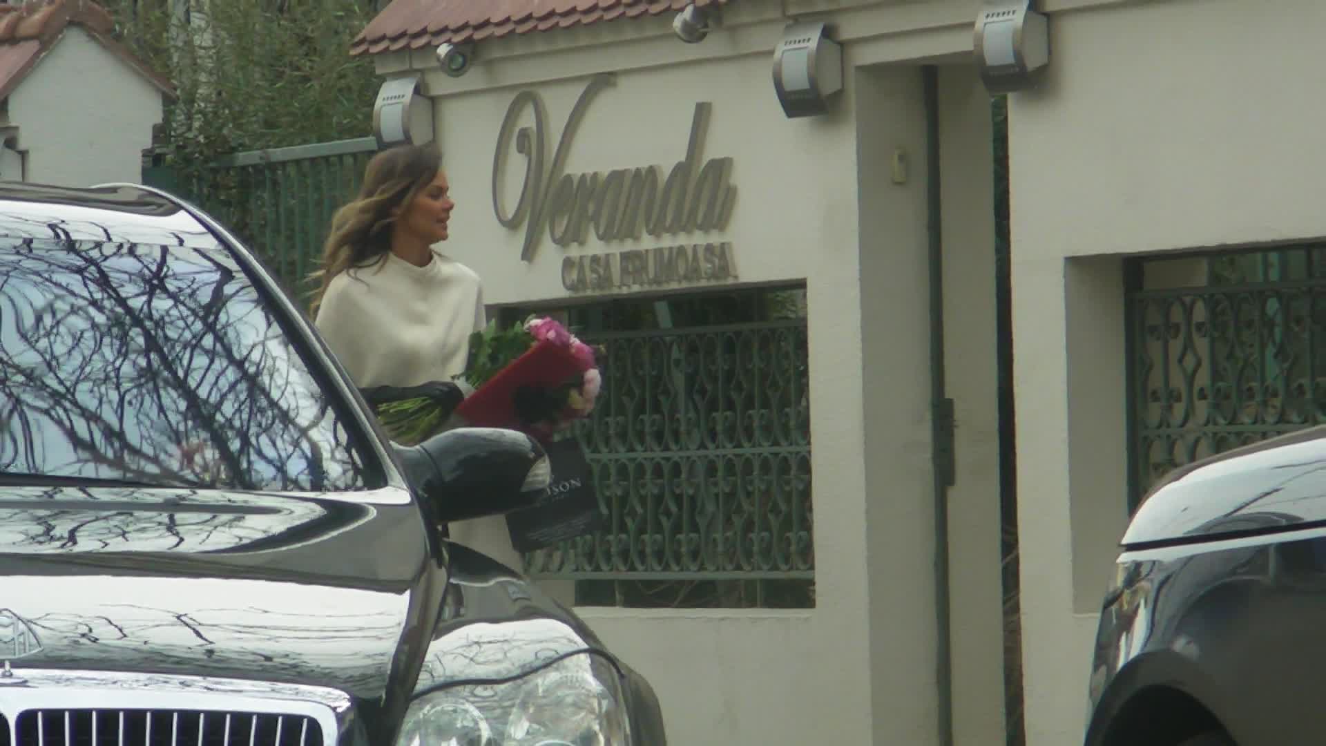 Sotia lui Vasile Geambazi, nepotul lui Gigi Becali, a tinut sa fie prezenta la petrecere