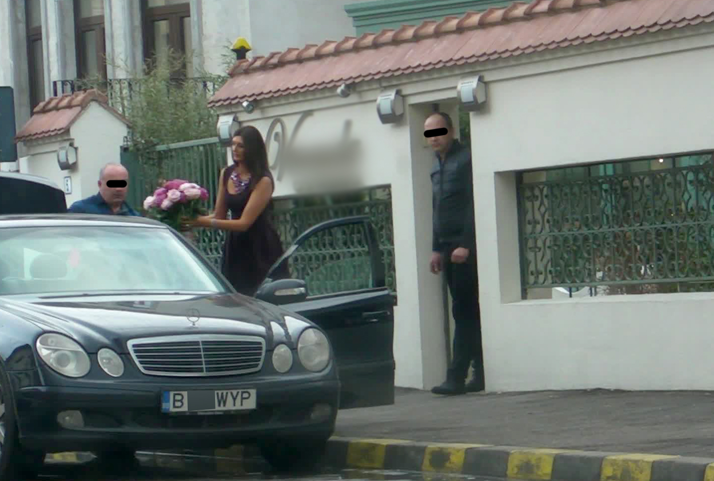 Fosta logodnica a lui Liviu Negoita a primit buchete imense de flori