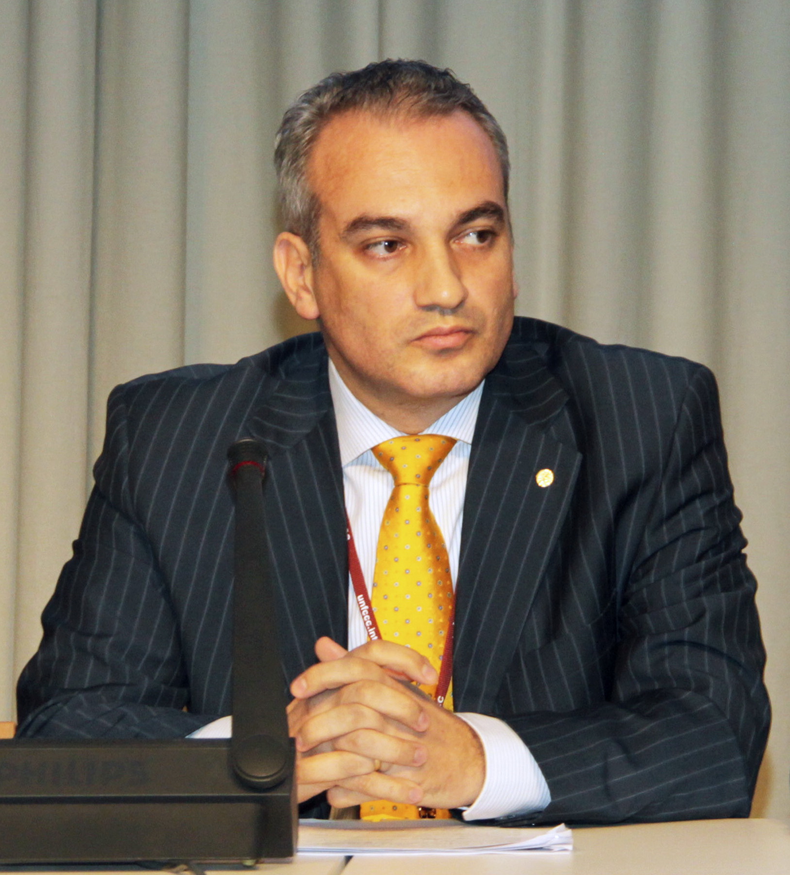 Vasilescu sustine ca numele actualului sef al Aviatiei Civile a fost pomenit si in urma cu 16 ani intr-o alta operatiune “speciala”: Tigareta 2, dar ca si atunci, ca si acum, Catalin Radu a iesit din calculele anchetei