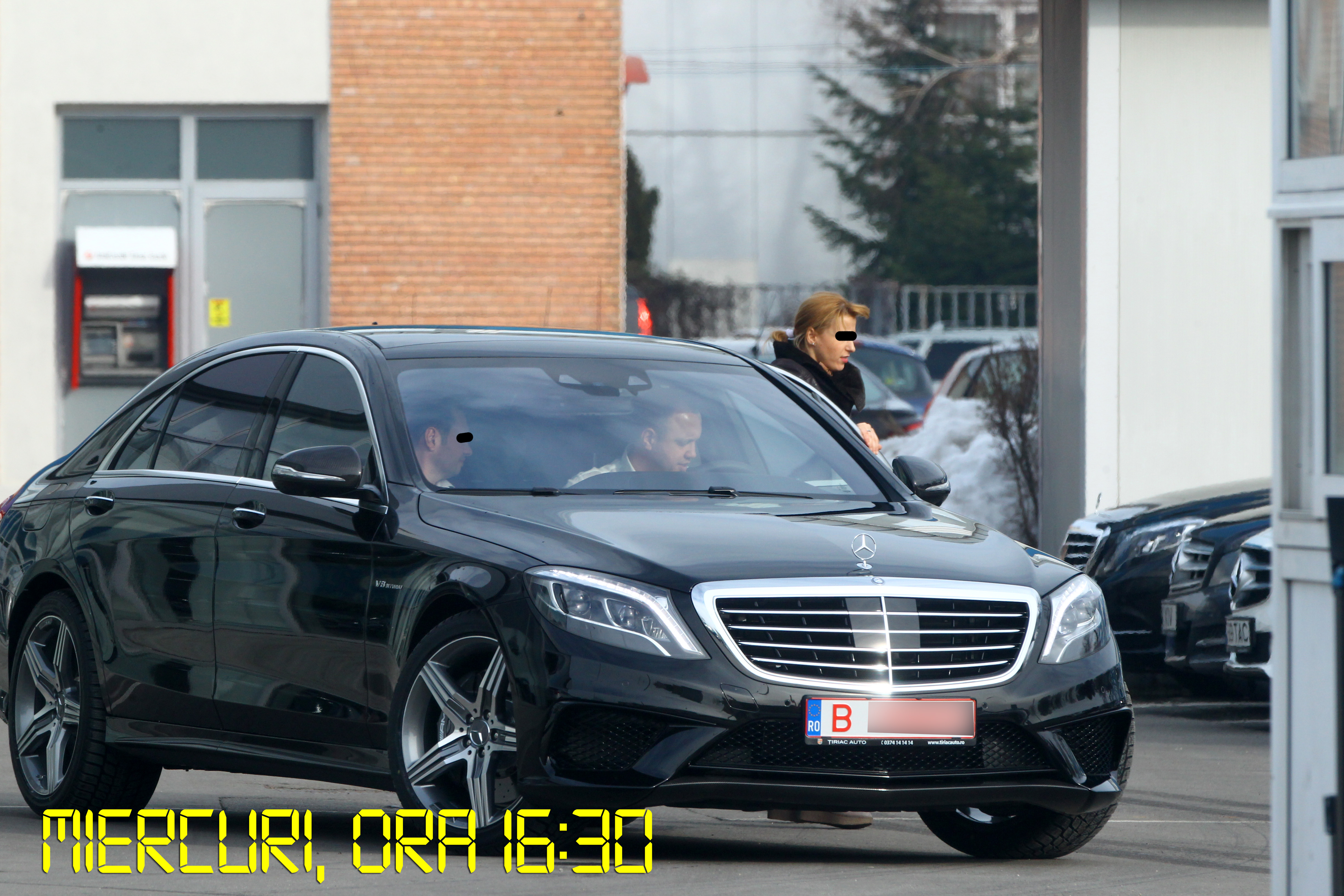 Iubita lui Augustin Oancea coboara din cel mai scump model de Mercedes S