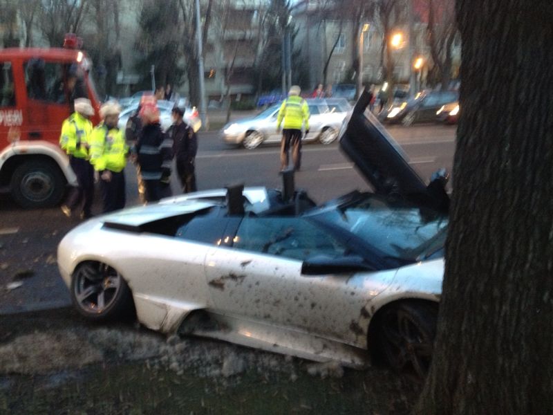 Bogdan Ghita a scapat nevatamat in urma impactului cu copacul