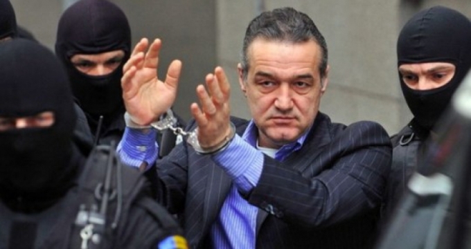 Gigi Becali a stat in aceeasi celula cu Locic