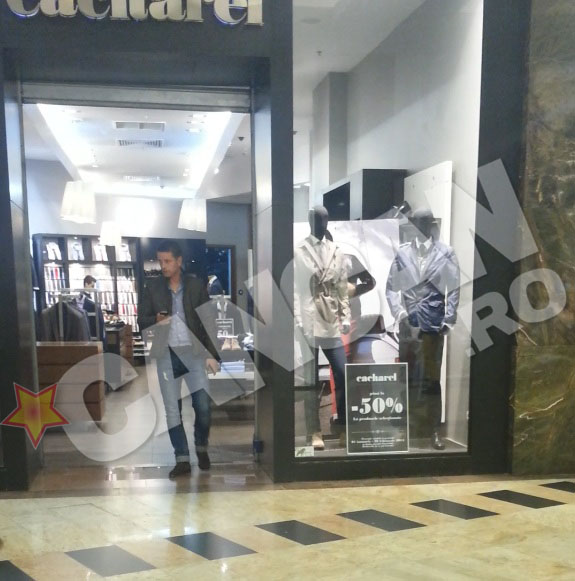 A iesit dezamagit din mall