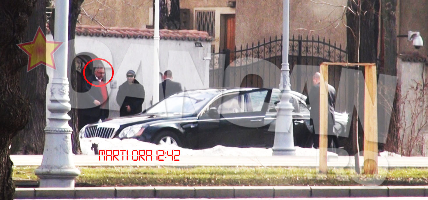 La iesirea din resedinta Adamescu a fost flancat de o armata de bodyguarzi