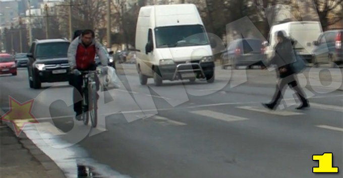 Pe strada Alex Serbanescu, a trecut pe zebra, ignorand un pieton afla si el pe trecere