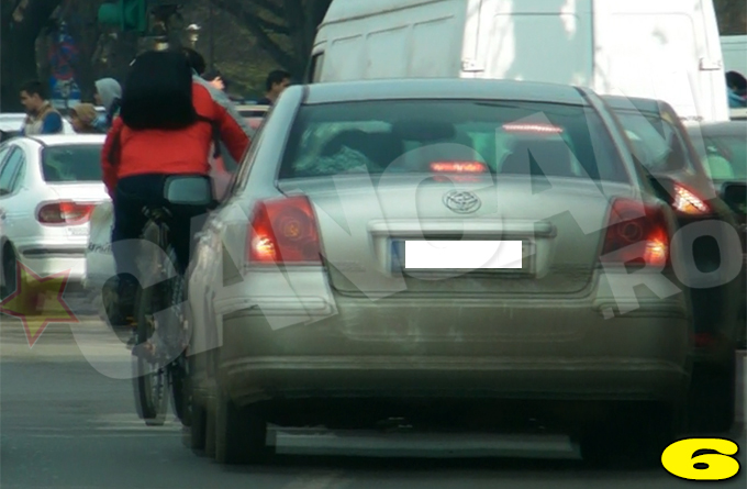 Fostul arbitru nu tine cont de nicio regula de circulatie