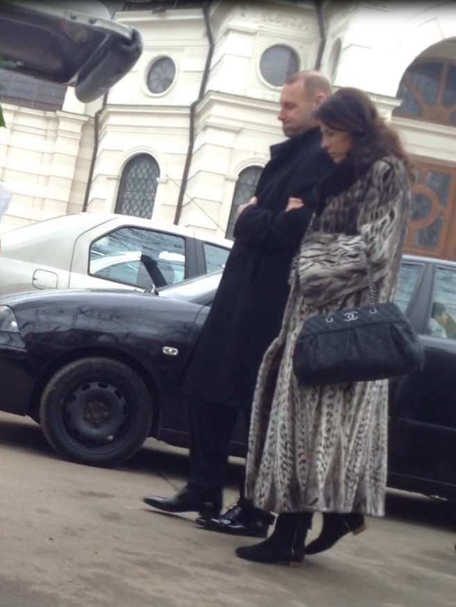 Cei doi sunt vizibil marcati de pierderea suferita