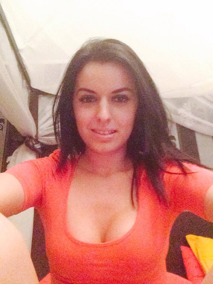 Fiica lui Mititelu pozeaza provocator