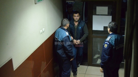 Politistul a fost arestat pentru faptele sale (foto:bzi.ro)