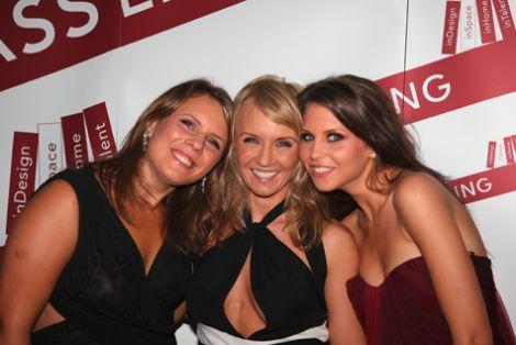 Camelia are o relatie extrem de apropiata cu cele doua fiice, Ioana si Cristina