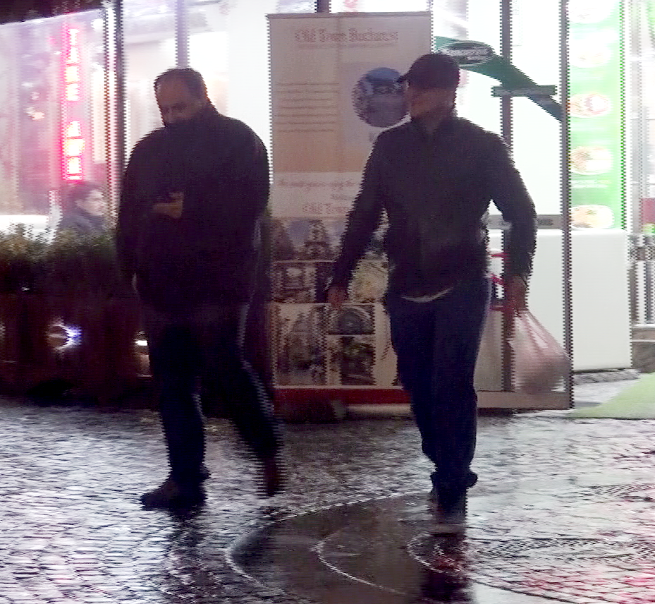 A iesit usor leganat si cu zambetul pe buze