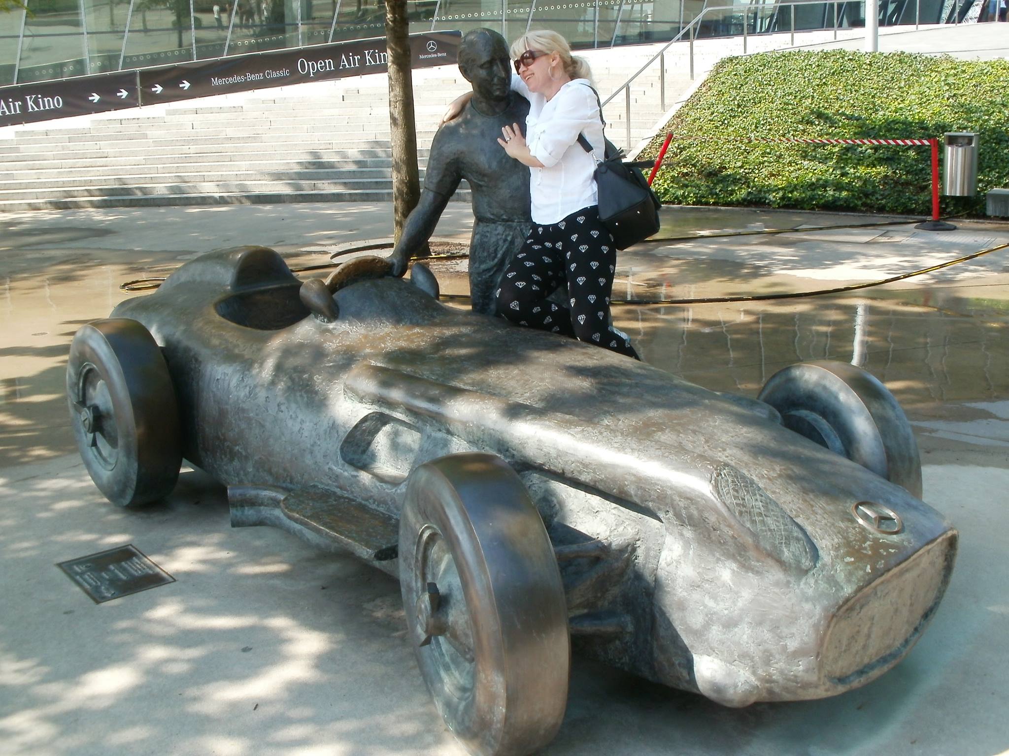 Romanca este pregatita de un experiment care nu-i asigura ca va mai scapa cu viata