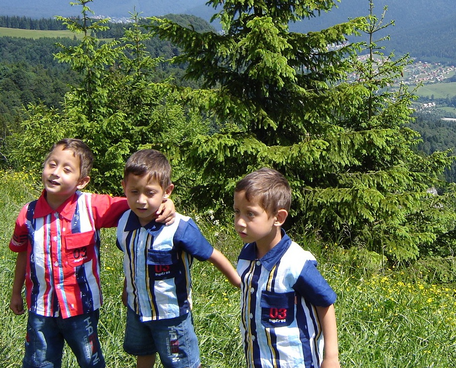 Tripletii au acum zece ani si sunt pasionati de sport