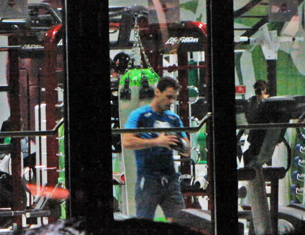 Boxerul de ocazie a obosit si isi trage putin sufletul