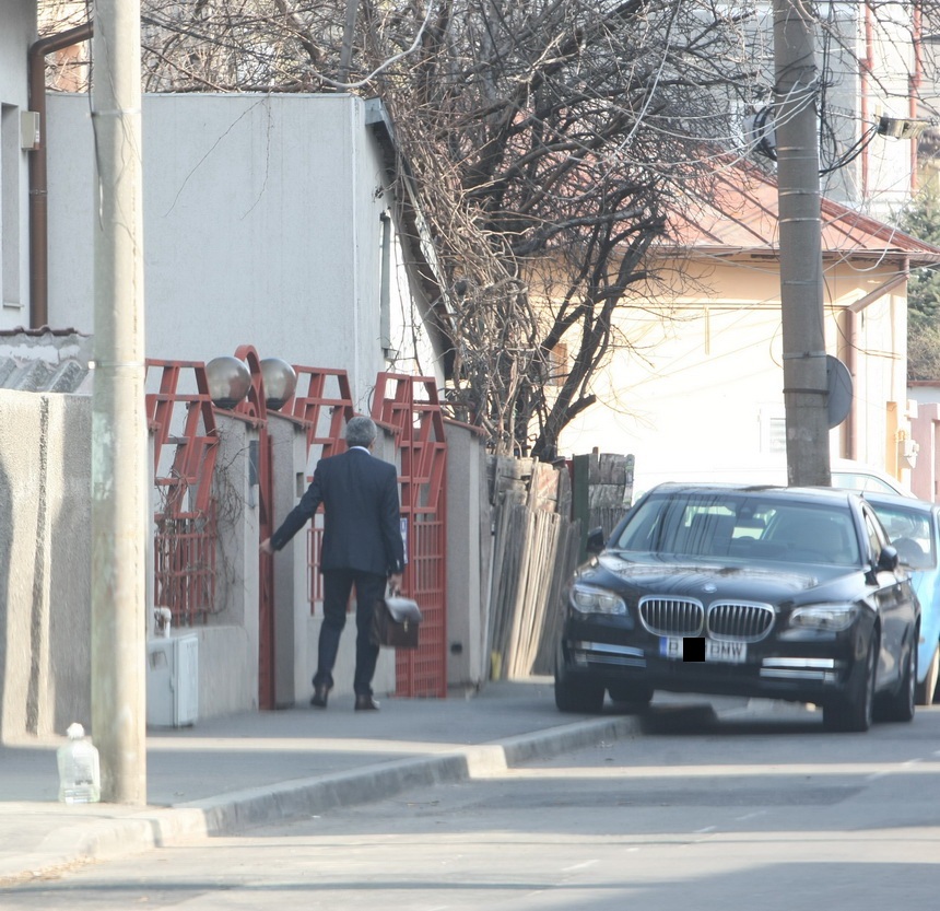 La maximum jumatate de ora dupa Carmen Radu, sotul ei pleaca si el de acasa, la serviciu