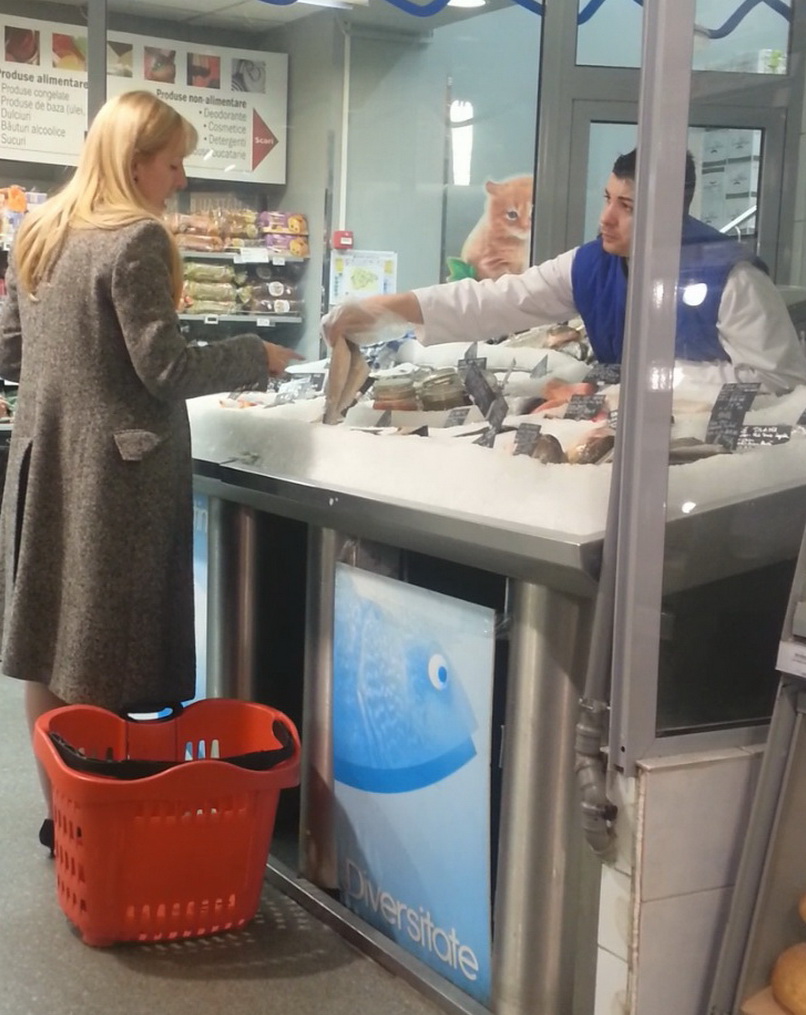 A cumparat peste de la un supermarket din apropierea casei