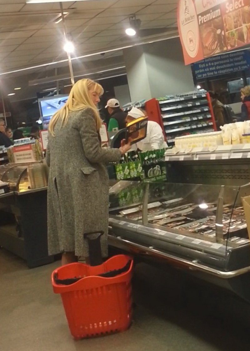 A cumparat carne proaspata de curcan, ca sa faca mancare