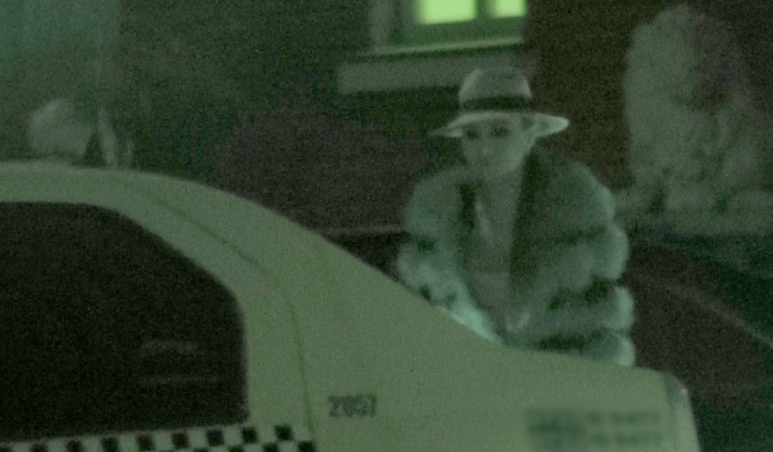 Desi a venit primavara, Roxana Vasniuc inca poarta haina de blana cand vrea sa faca impresie