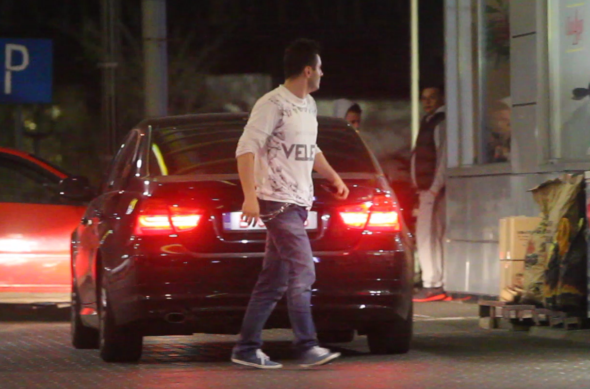 In drum spre casa, Velea si baietii s-au oprit la benzinarie