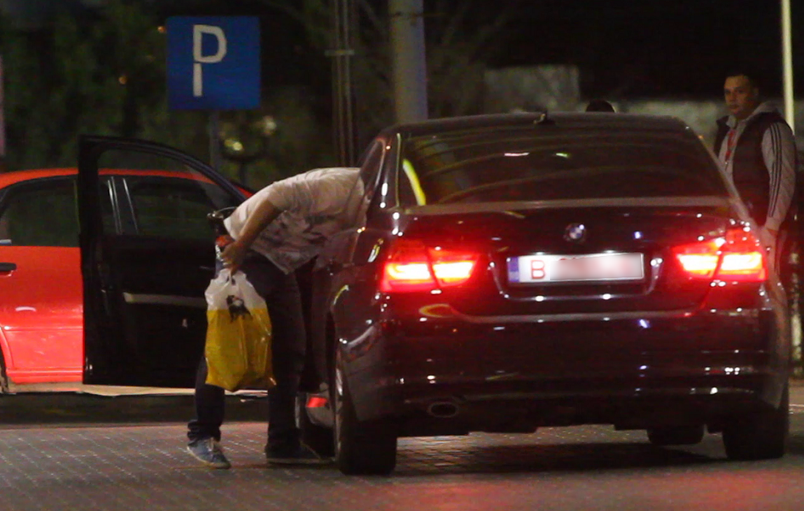 Soferul lui Velea a cumparat o plasa de sticle cu alcool