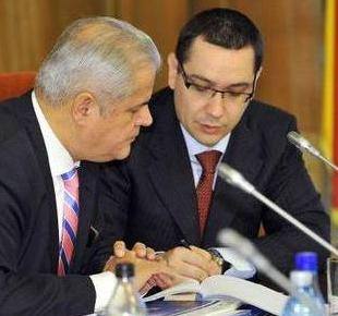 Mesajul lui Ponta este insotit de o fotografie cu fostul premier Adrian Nastase