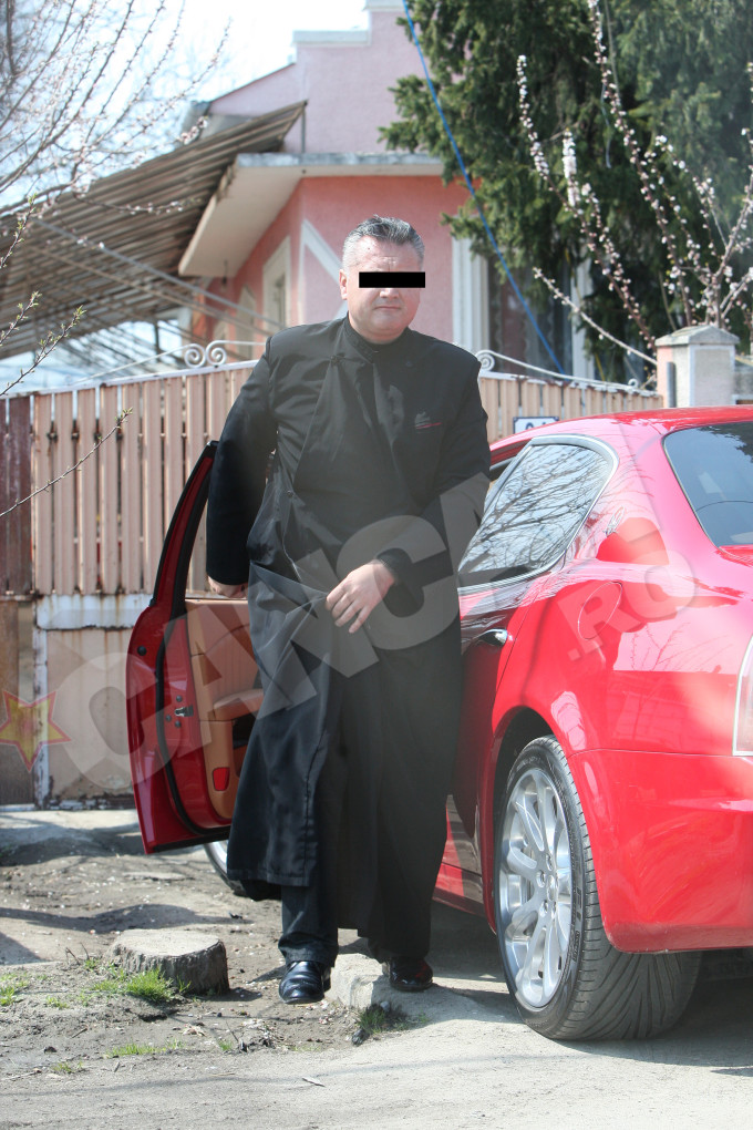 Parintele Robertino este un impatimit al masinilor cu sute de cai putere sub capota